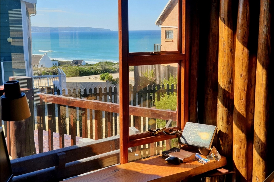 3 Bedroom Property for Sale in Boggomsbaai Western Cape